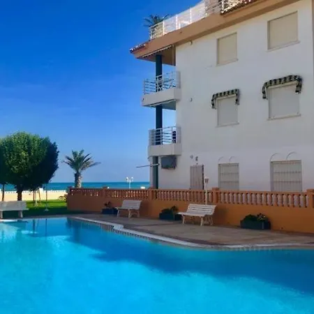 Acogedor Con Terraza Y Jardin *