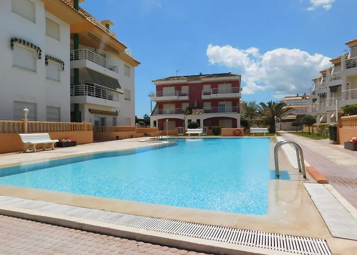 Acogedor Con Terraza Y Jardin דירה *