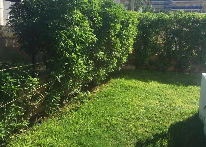 Acogedor Con Terraza Y Jardin דירה דניה