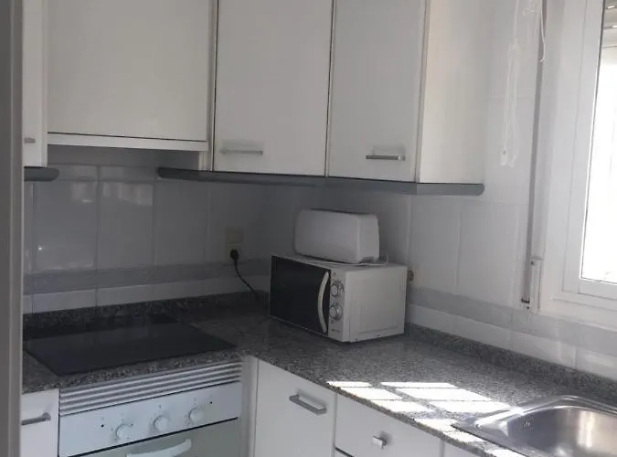 Acogedor Con Terraza Y Jardin דניה
