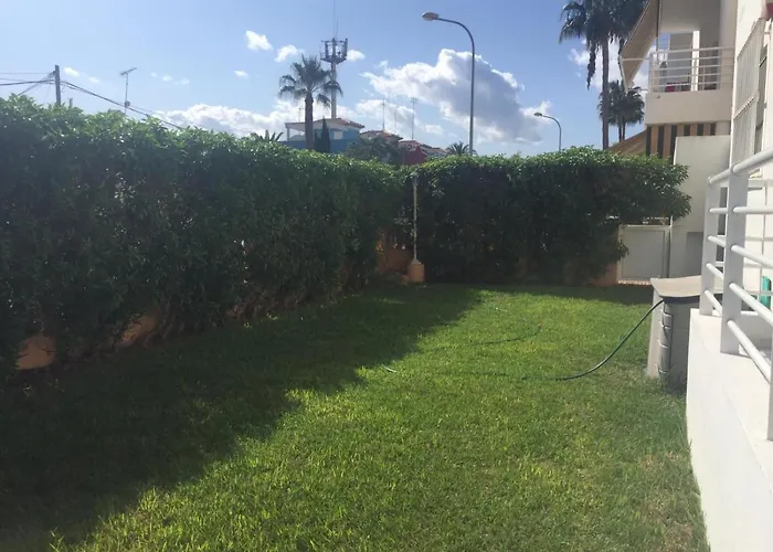 Acogedor Con Terraza Y Jardin דירה